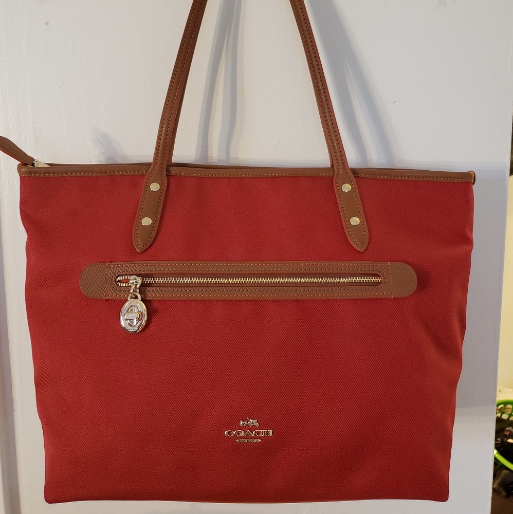 Coach Sawyer tote bag classic red